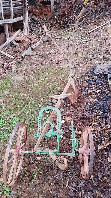 Stari Zaprezni jednobrazni konjski plug Na prodaju zaprežni