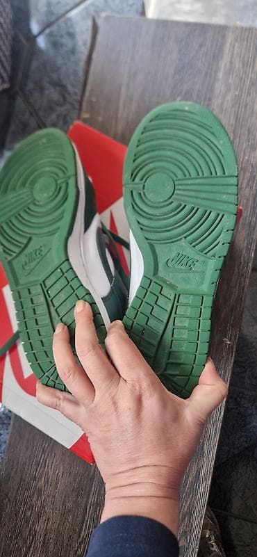 nike patike dunk low: Nike patike – model niskog profila sa klasičnim košarkaškim DNK-om — 3