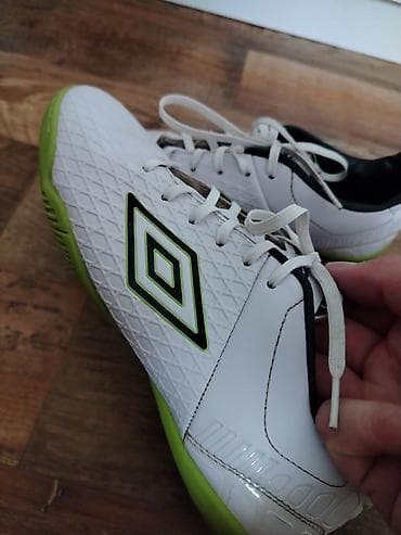 balenciaga patike cena: Patike za fudbal UMBRO br 38 su u odlicnom stanju sa sitnim tragovima — 5