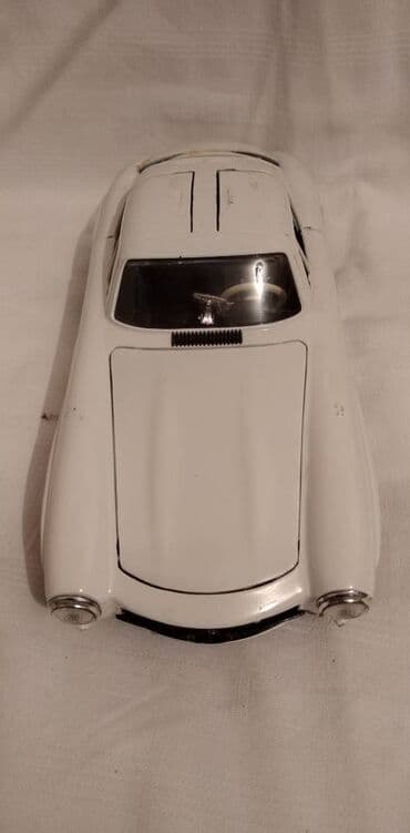 legendarni automobili 11 broj: Burago mercedes benz 300 sl, 1:18 fale oba branika,zalepljena z.hauba — 3