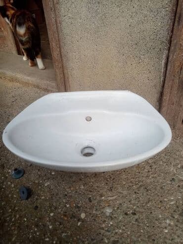 lavabo sa ormaricem i ogledalom: Mali lavabo ispravan potpuno samo ga treba oprati, dimenzije 34x31 — 6