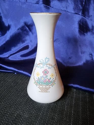 Vaza KPM porcelan iz 60,70ih.godina. Nemacka vaza bez ostecenja,par