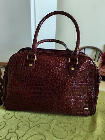 tiffany beograd: Elegantna ženska torba – bordo lak sa kroko teksturom - Materijal — 1