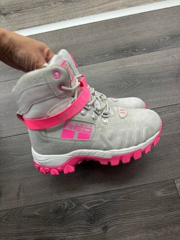 Other women's footwear: High boots, 37 — 2