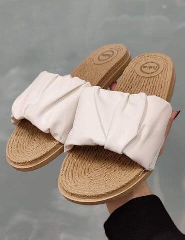 najk papuče: 2 za 1400 dinara
Pitati za brojeve (2 broja manji su) — 3