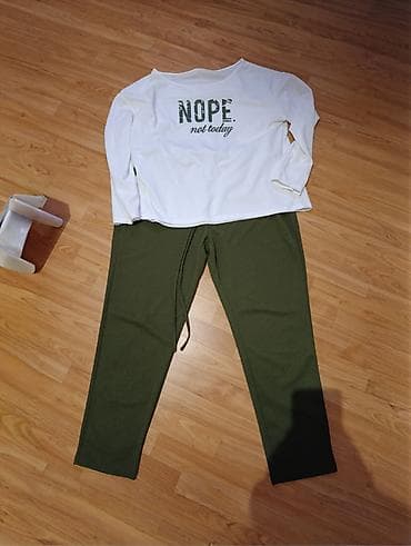 Women's Sweatsuits: Dvodijelna trenerka/komplet za opuštanje - Gornji dio: bijela majica — 1