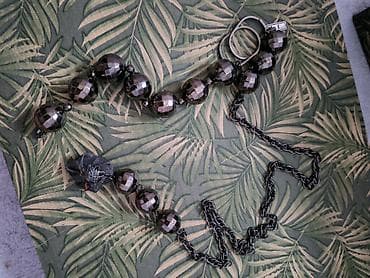 Ogrlica sa velikim fasetiranim perlama u metalik antracit/hematit