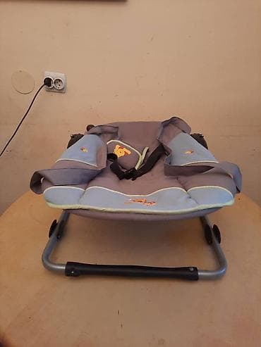 Lezaljka,nosiljka,krevetic sa pojasevima za bebe