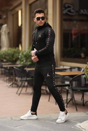 Muške trenerke
Veličine M L XL 2XL 3XL veličine za samo 4500 din