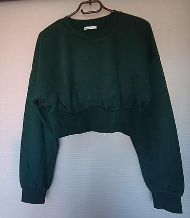 Bershka ženski cropped duks - Model: kratki (cropped) duks sa