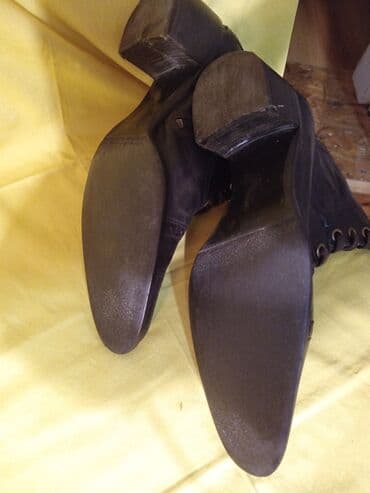 ženske haljine za svaki dan: Braon čizmice br. 40,sve koža,1900 din nošene . Crvene — 1