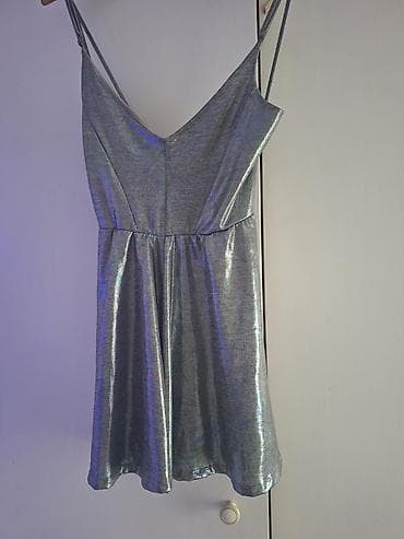 Srebrn kombinezon na bretele, mini dužine, sa A-krojem. - Materijal — 2