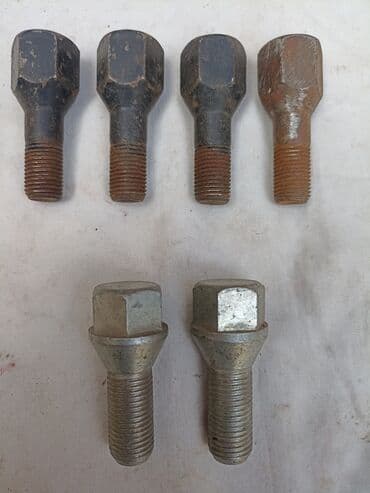 kamera za auto: Vijci /šrafovi/ za felne,4 - komada M 11,8 mm za ključ 19 mm, i 2 - — 1
