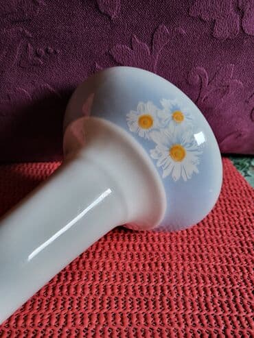 svecnjak za slavu: Svecnjak nov porcelanski. Visina. 19cm. Stopa. 11cm. Gornji — 7
