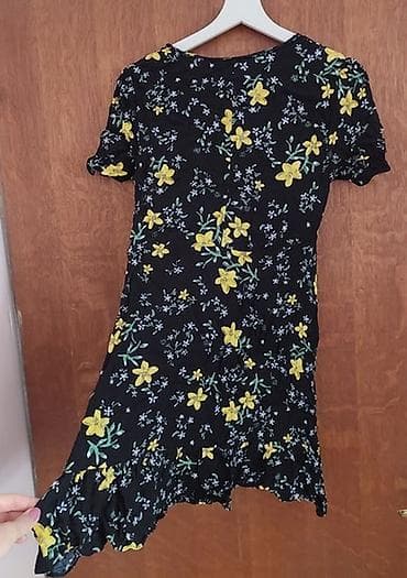 likra haljine: Ženska haljina s cvetnim printom - Kratka haljina A-kroja sa volanom — 4