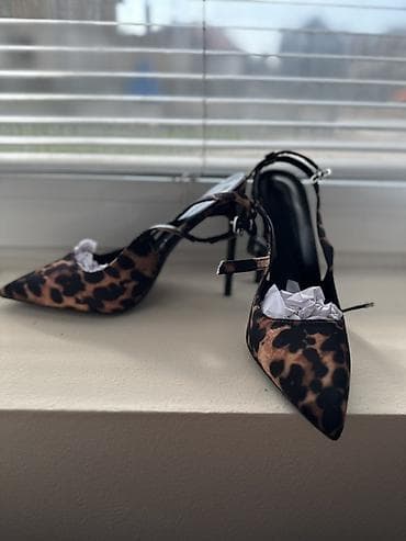 sinsay haljine: Ženske štikle sa leopard printom - Model: špic cipele sa tankom — 2