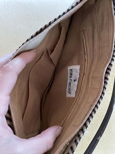 pirsing za nos: Ženska torba prevrnuta koza, nošena svetlo braon /oker boja — 6