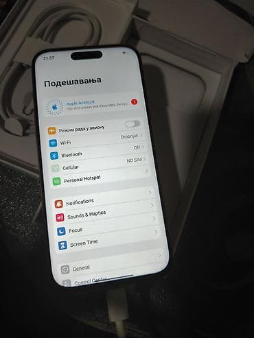 Mobile Phones & Accessories: IPhone – bakarno/narandžasta boja Opis: - Ekran sa “Dynamic Island” — 6