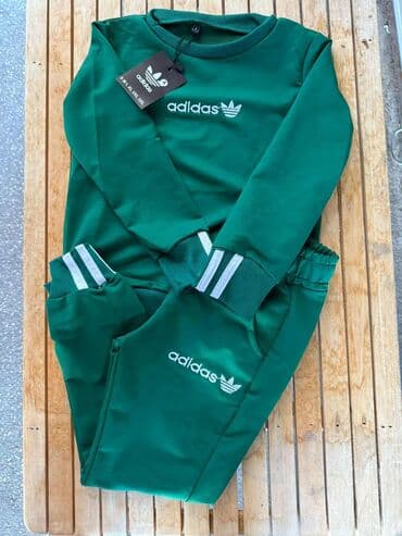 zelene adidas patike: Trenerka uniseks dizajna, dostupna u različitim bojama (zelena, crna — 1