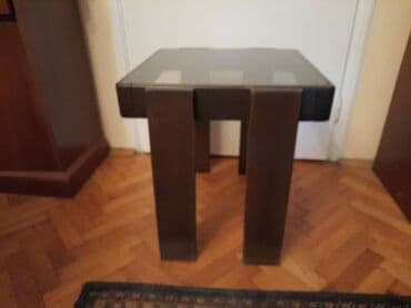 sofa za spavanje sa feder dusekom rs: Mali drveni (klub) stocic sa staklom Dimenzije 48x48 cm Visina oko — 6