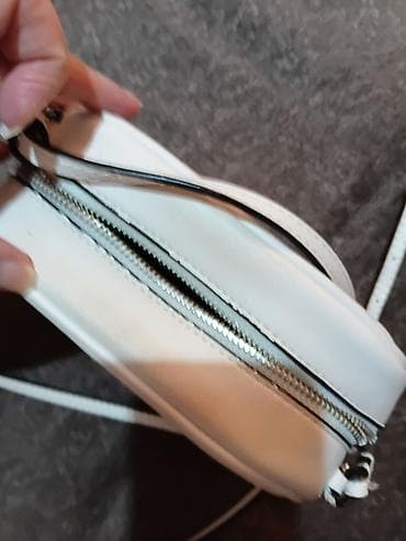 bata zenski novcanici: Calvin Klein Jeans ženska crossbody torbica sa malim oštecenjem ide — 4