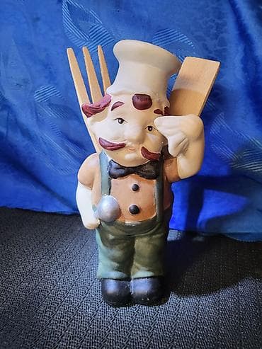 porcelan cena: Kuvar nov,drzac za kuhinju italijanski iz 90,2000ih.godina. Original — 2