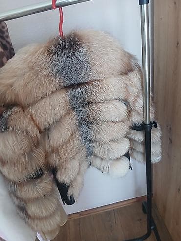 Ženska bunda od prirodnog krzna – kratki model do kukova - Tip na lalafo.rs Ženska bunda od prirodnog krzna – kratki model do kukova - Tip