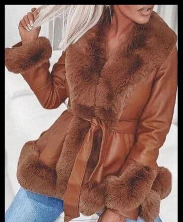 Fur coats: Bunda 
Cena 5.300 dinara — 1