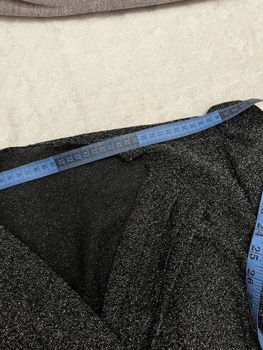 luna odeca слике: Elegantna midi haljina sa sjajnim efektom - Boja: tamno siva/antracit — 7