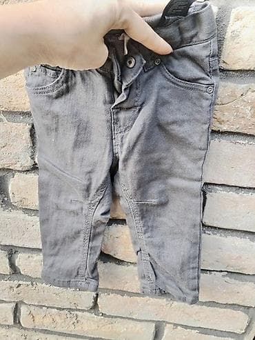 H&M farmerke za dečake, veličina 74 (6–9 meseci). - Boja: siva - na lalafo.rs H&M farmerke za dečake, veličina 74 (6–9 meseci). - Boja: siva -