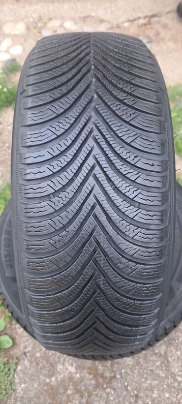 pritisak u gumama 15570 r13: 205 60 R16 Michelin. Prodajem 2kom polovne zimske auto gume dimenzije — 3