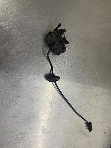 volan za audi a3: MOTOR POKLOPCA REZERVOARA ZA VOLKSWAGEN POLO - 6R0810773D | Motor — 2