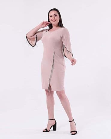 smaragdno zelena haljina: Haljine za punije dame 
Cena 2999 din
Veličine XL, 2XL, 3XL, 4XL — 27