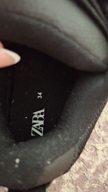nit haljine: Patike Zara ;1 par =3000 dinara;brojevi 34 i 36.Crne boje — 7