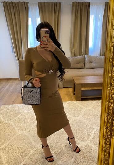 Elegantna midi haljina u maslinasto-braon nijansi. Uski kroj koji na lalafo.rs Elegantna midi haljina u maslinasto-braon nijansi. Uski kroj koji