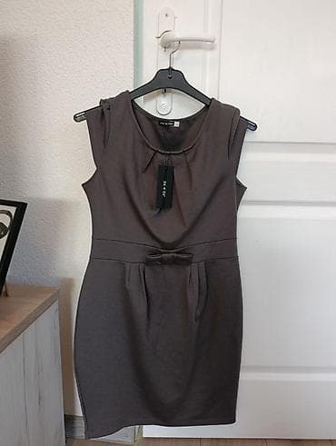 Elegantna sivo-braon haljina bez rukava, brenda He & Me. Klasičan