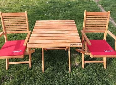 predmeti na i: Drveni baštenski set – sto + 2 stolice sa naslonima i jastucima - — 2