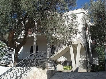 stampane kuce cacak cena: Sutomore, iznajmljujem apartman i sobe. Sobe sa dva, tri i četiri — 1