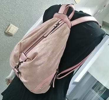 kožne cipele: Elegantan ženski ranac u roze boji, izrađen od materijala koji podseća — 4