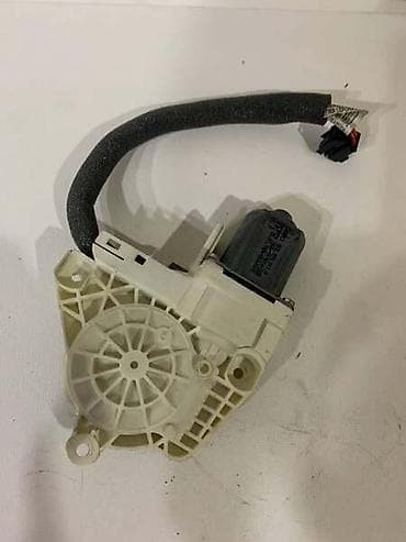 roda gume: MOTOR PODIZAČA STAKLA ZA AUDI Q5 OD 2011. DO 2016. GOD. - 8KO959811A — 2