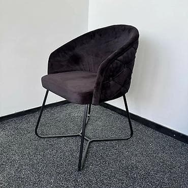 Udobna lounge/dining stolica sa naslonom – tapacirana baršunastom