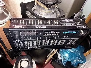 figaro sa nastavcima: Mixeta Phonic dx-33. -ispravna mixeta sa 3 mikrofonska ulaza(mogucnost — 3