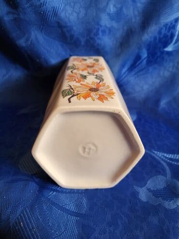 auto karta srbije i crne gore: Vaza nova Zajecar porcelan 70te. Visina. 17,5cm — 10
