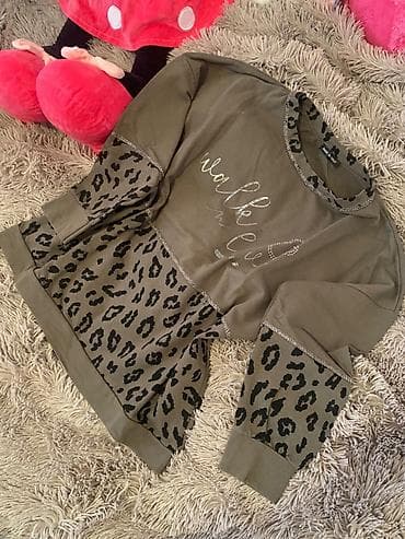 Novo bluza samo
500 din