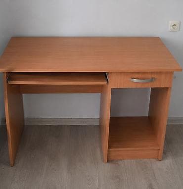 mebl stofovi za stilski namestaj: Radni/računarski sto od univera (boja bukve) - Prostrana radna — 1