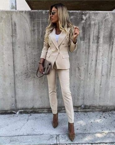 mona kompleti sa pantalonama: Kompleti sa postavom
Vel:36.38.40
Cena: 3500 din! — 4