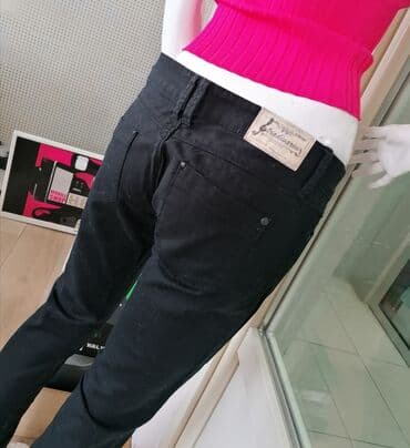 pantalone od vestacke koze: Crne farmerice
Vel 29
Povoljno
UVOZ Turska — 3