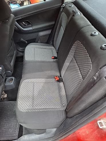 pracke prodaja: Škoda Fabia – hečbek, crvena boja, 5 vrata,motor benzinac sa swkvent — 8