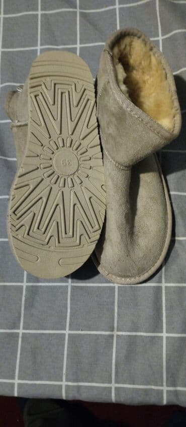 jordan 1 mid srbija: Mokasine, 39 — 6