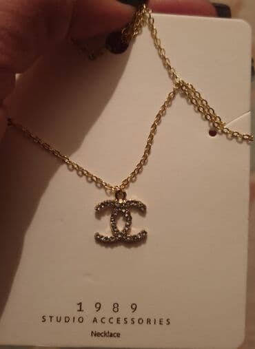 guess nakit akcija: Chanel logo cc zlatan privezak sa cirkonima i lančić zlatne boje - kao — 3